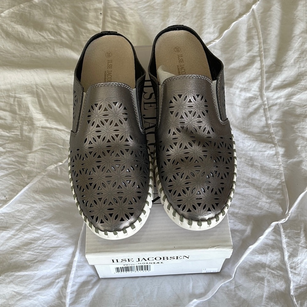 Isle Jacobsen slides.  Size 39 color copper